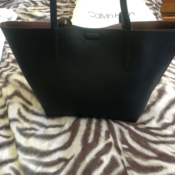 Calvin Klein reversible black/ brown purse - Picture 3 of 8